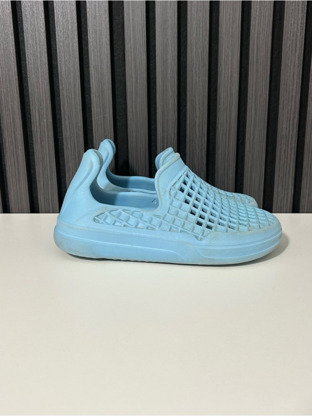 Lusso cloud scenario blue slip on perforated